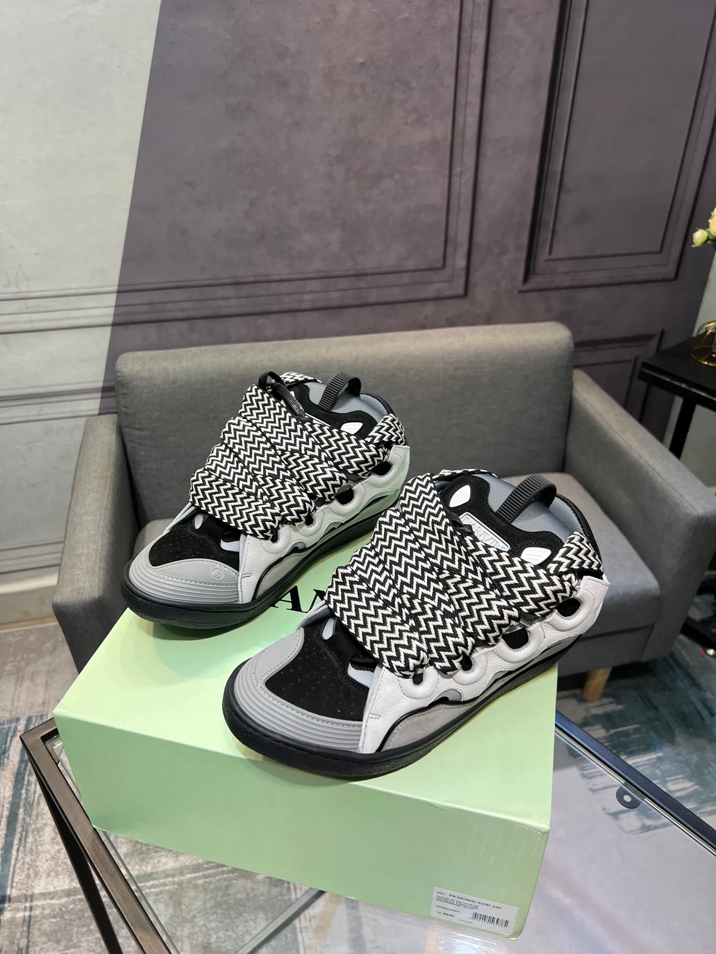 Men's men's shoes💰780 [LANVIN] Latest lace-up fashionable casual sneakers for couples High-quality CLAY couple series‼ ️ The latest trendy products of the season 🌈Many bloggers have planted grass and purchased the original open-mold customization. The upper and outsole are sewn with mark threads without edge sealing. Multiple material splicing combination design. Very versatile for fashionable and casual wear. Comfortable on the feet. Recommended for self-retention (upper cowhide + cow suede + breathable mesh) inner foot pad cowhide exclusive original open-mold clear logo rubber outsole ⚠️36-44 yards (45 custom-made)